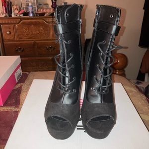 Black 1 inch platform & 5 inch heels bootie boots